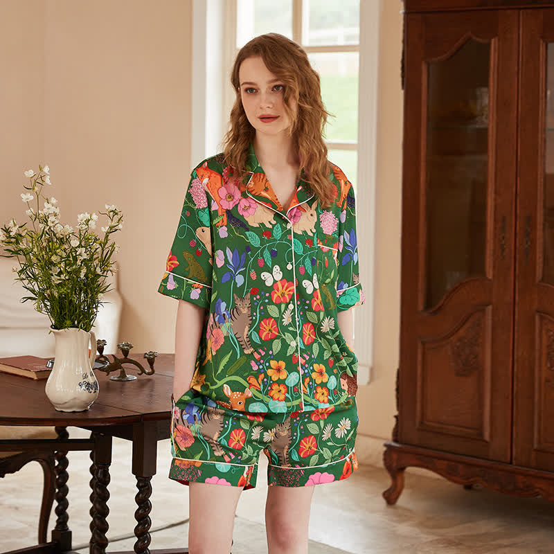 Weiches Pyjama-Set mit Reversausschnitt und Waldgarten-Print