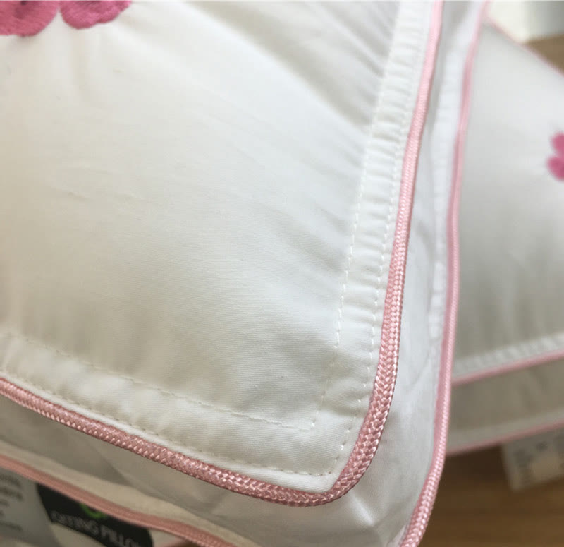 Weicher Kissenkern aus Baumwolle mit Kirschblütenstickerei