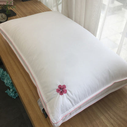 Weicher Kissenkern aus Baumwolle mit Kirschblütenstickerei