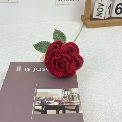 Künstliche Rose, handgehäkeltes Garnornament