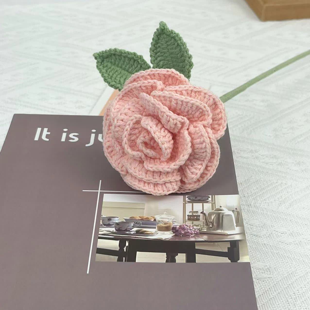 Künstliche Rose, handgehäkeltes Garnornament