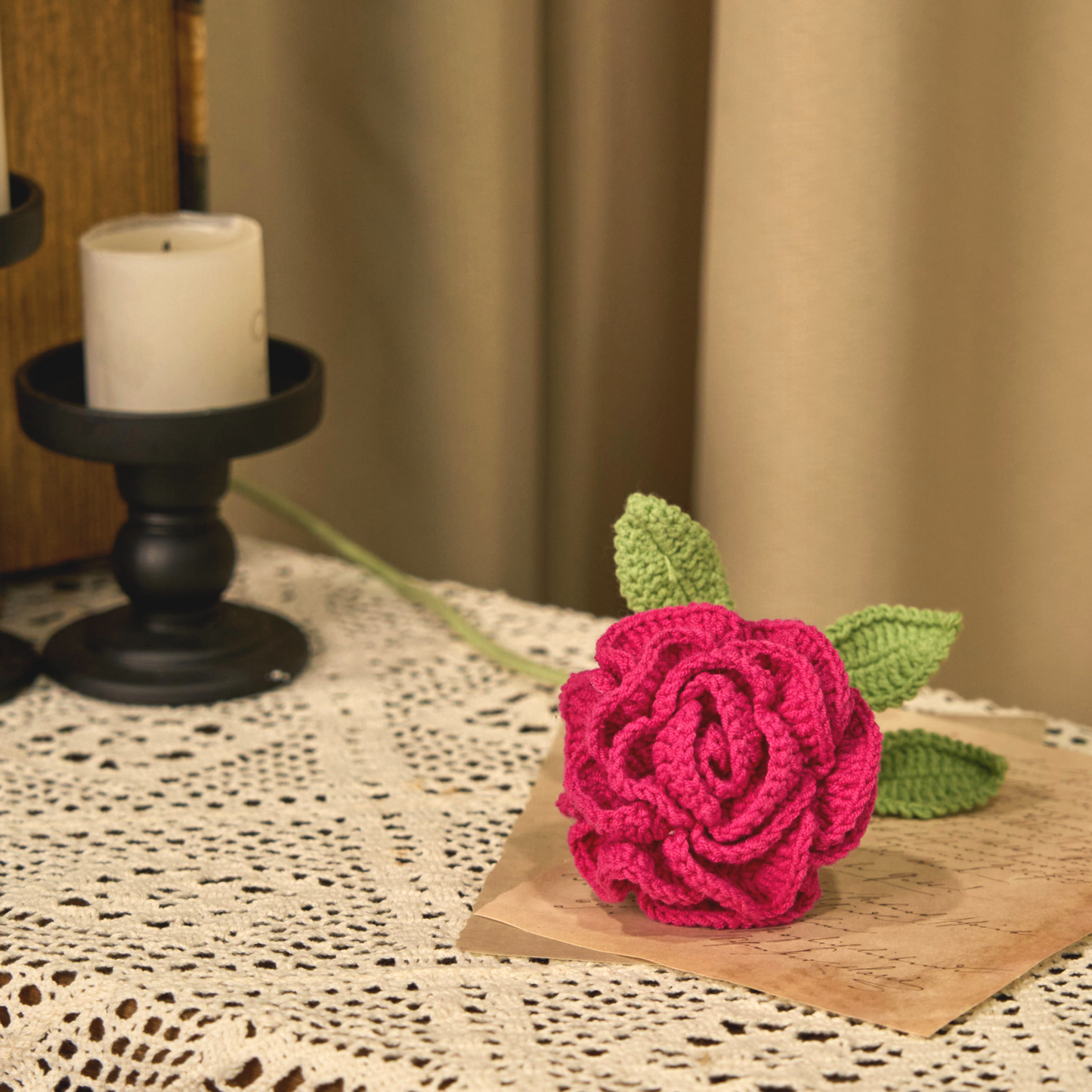 Künstliche Rose, handgehäkeltes Garnornament