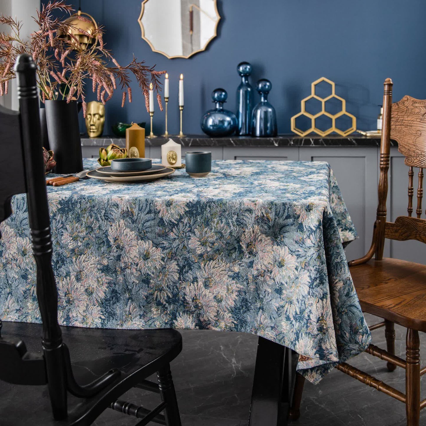 Weiche, dekorative Jacquard-Tischdecke mit Blumenmuster