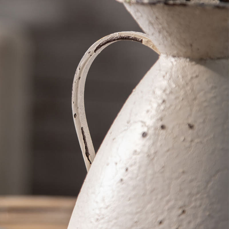 Dekoratives Ornament im Retro-Stil mit Blumenvase