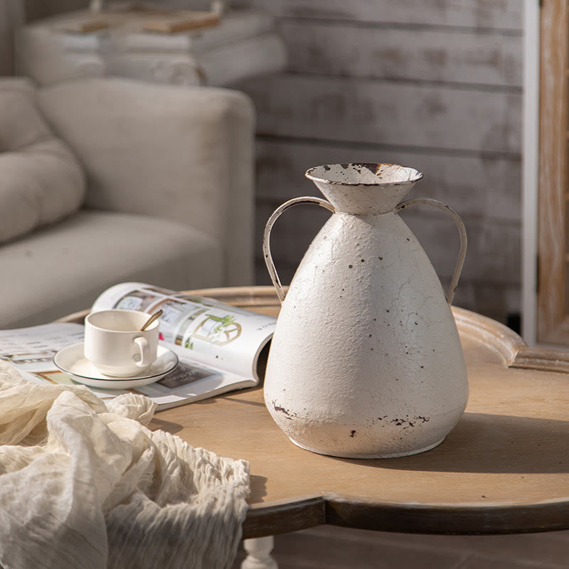 Dekoratives Ornament im Retro-Stil mit Blumenvase