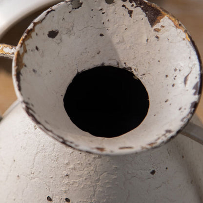 Dekoratives Ornament im Retro-Stil mit Blumenvase