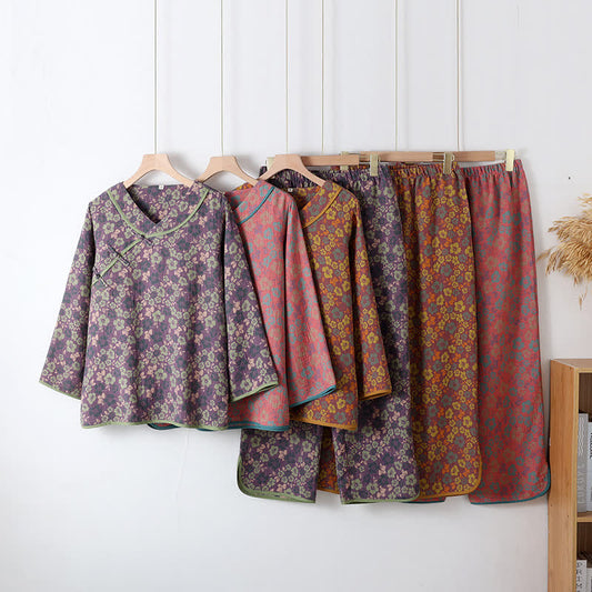 Loungewear-Set aus Baumwollgaze mit Blumenmuster und Froschverschluss