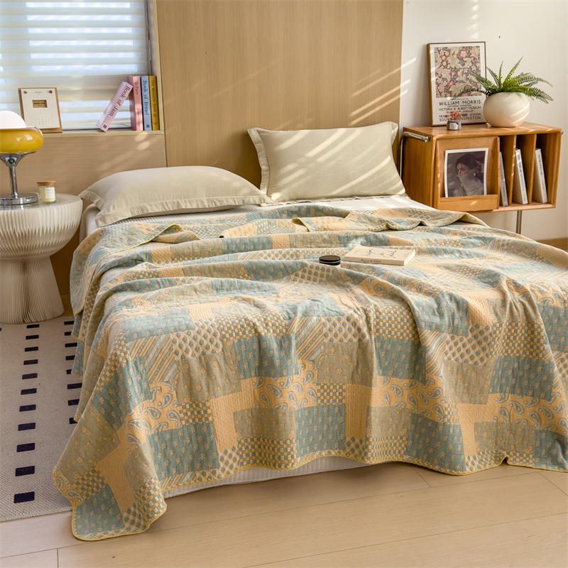 Dreilagige, bequeme, leichte Retro-Steppdecke aus Gaze