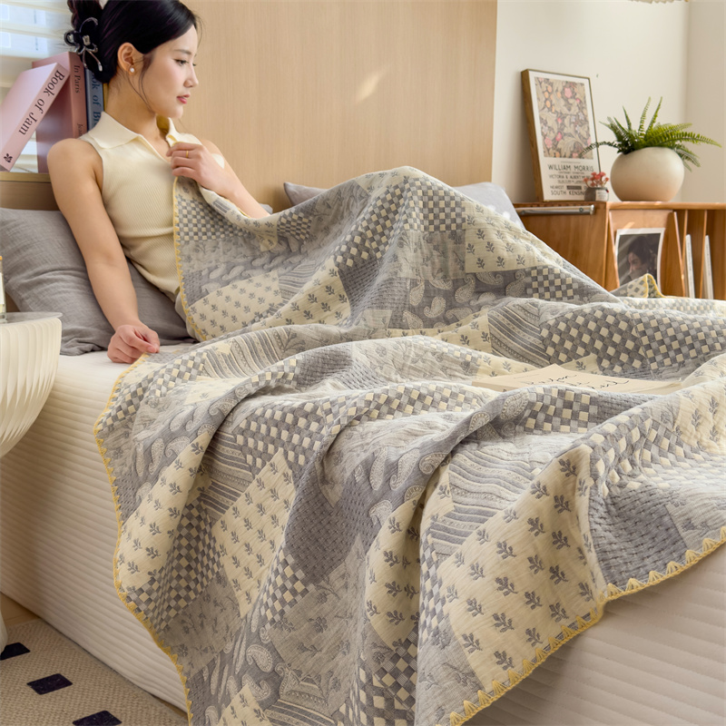 Dreilagige, bequeme, leichte Retro-Steppdecke aus Gaze
