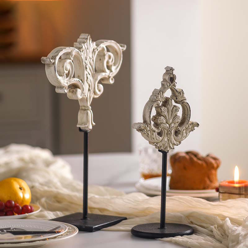 Exquisite geschnitzte Vintage-Dekoration für den Schreibtisch