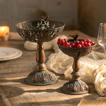 Dekoratives Obsttablett im Vintage-Stil aus Eisen mit hohen Beinen