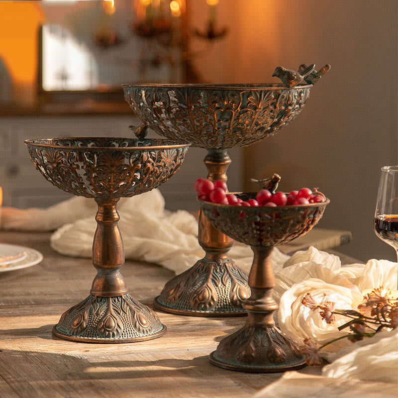 Dekoratives Obsttablett im Vintage-Stil aus Eisen mit hohen Beinen