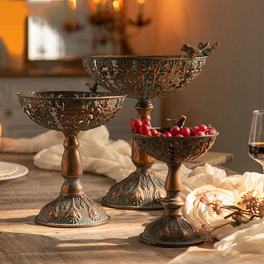 Dekoratives Obsttablett im Vintage-Stil aus Eisen mit hohen Beinen