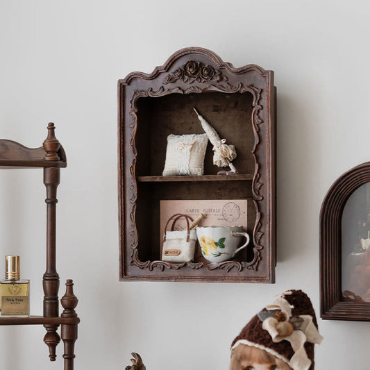 Französischer geschnitzter mehrschichtiger Wandschrank im Retro-Stil