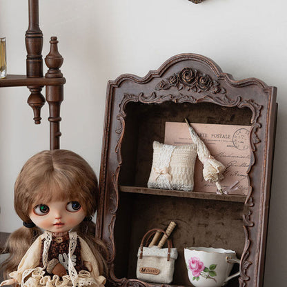 Französischer geschnitzter mehrschichtiger Wandschrank im Retro-Stil