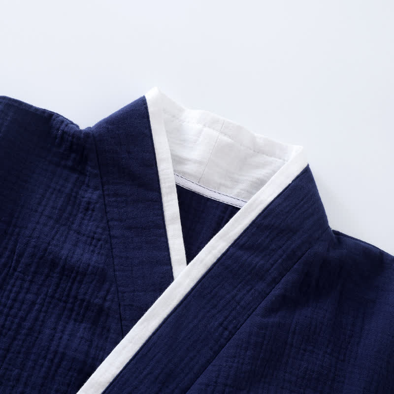 Pyjama-Set aus Baumwollgaze im Kimono-Stil im neutralen Stil