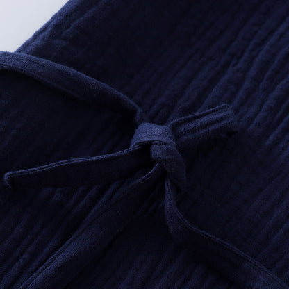 Pyjama-Set aus Baumwollgaze im Kimono-Stil im neutralen Stil