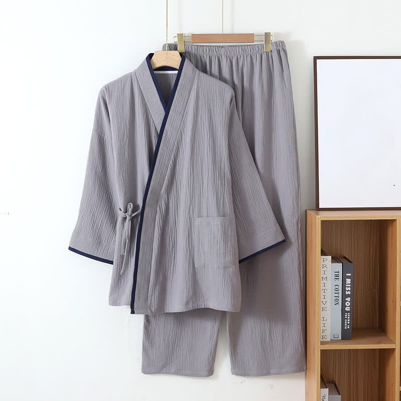 Pyjama-Set aus Baumwollgaze im Kimono-Stil im neutralen Stil