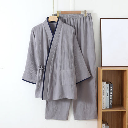 Pyjama-Set aus Baumwollgaze im Kimono-Stil im neutralen Stil