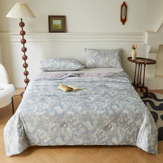 Weiche, leichte Steppdecke mit Vintage-Blumenmuster