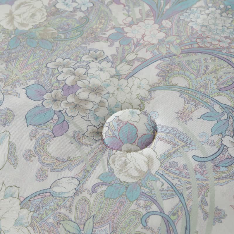 Weiche, leichte Steppdecke mit Vintage-Blumenmuster