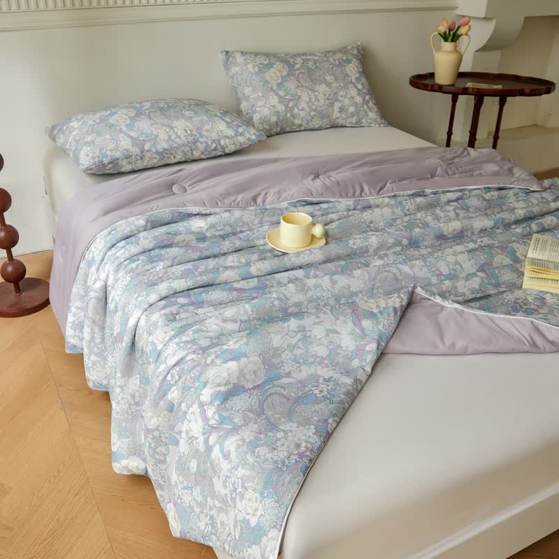 Weiche, leichte Steppdecke mit Vintage-Blumenmuster