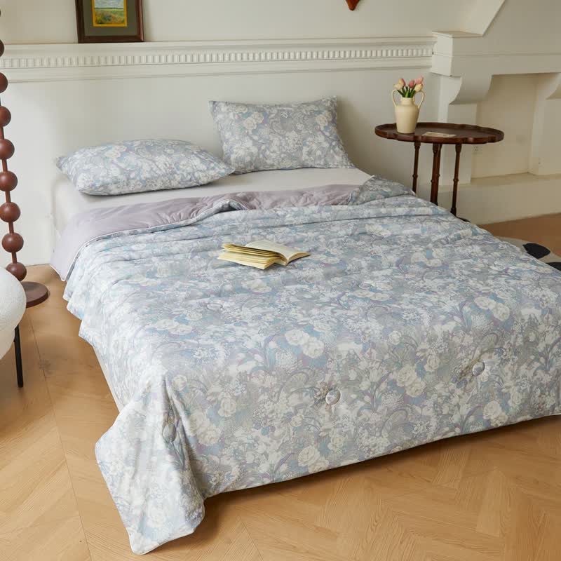 Weiche, leichte Steppdecke mit Vintage-Blumenmuster
