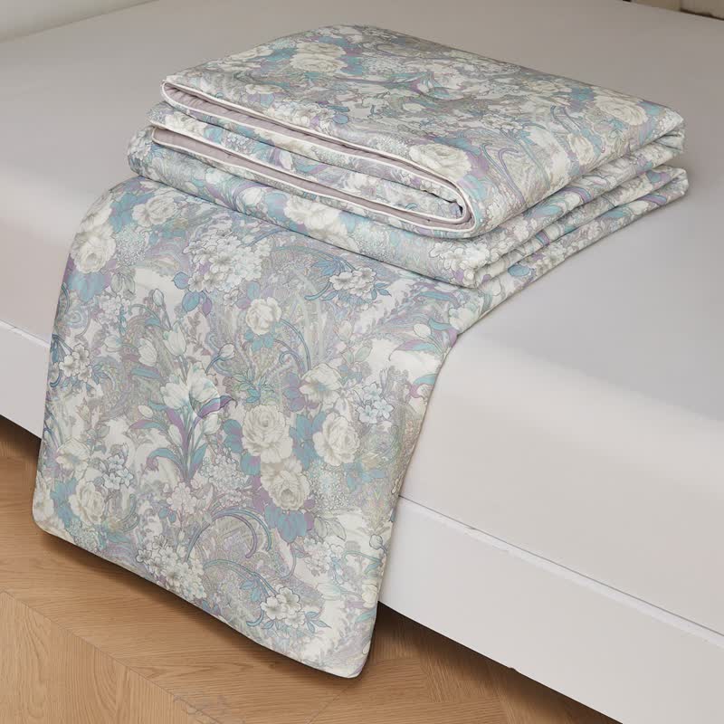 Weiche, leichte Steppdecke mit Vintage-Blumenmuster