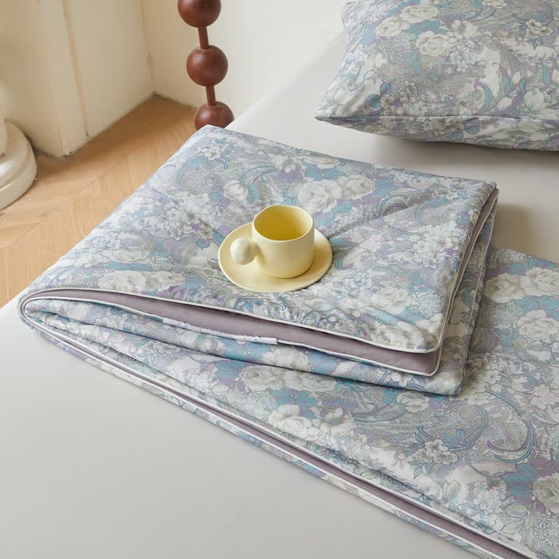 Weiche, leichte Steppdecke mit Vintage-Blumenmuster