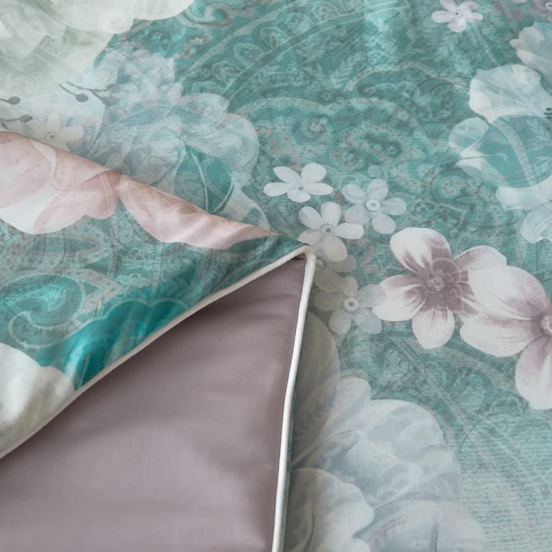 Elegante, atmungsaktive Kühldecke mit Blumenmuster