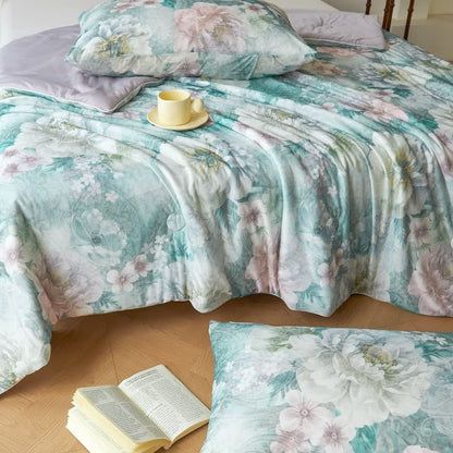 Elegante, atmungsaktive Kühldecke mit Blumenmuster