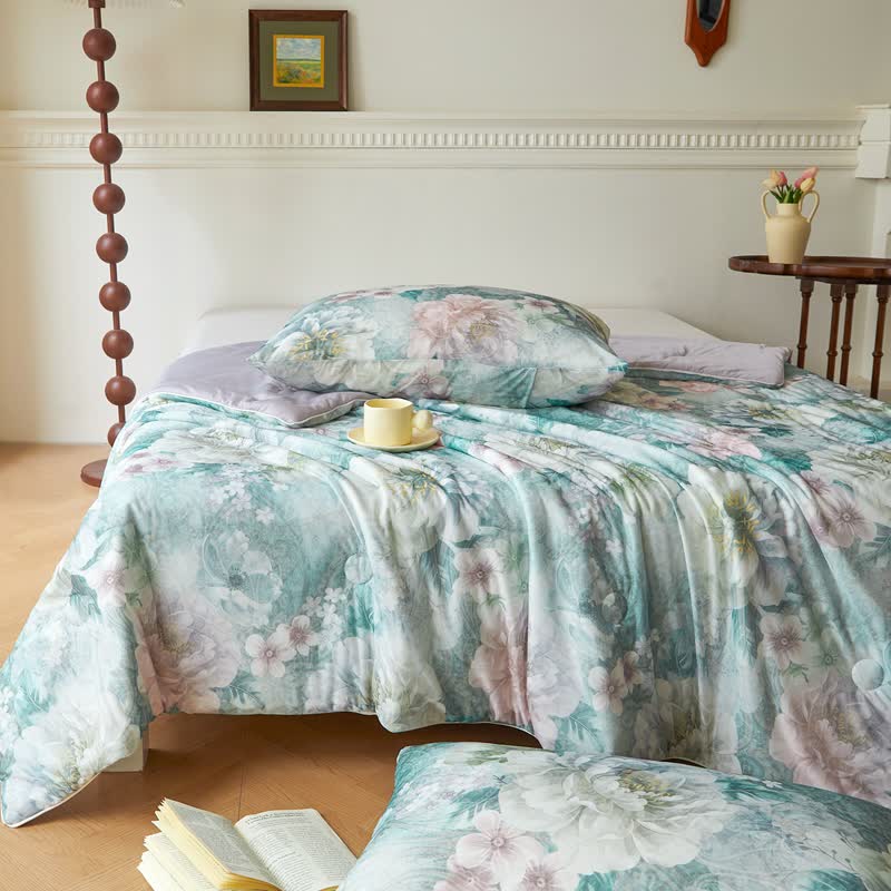 Elegante, atmungsaktive Kühldecke mit Blumenmuster