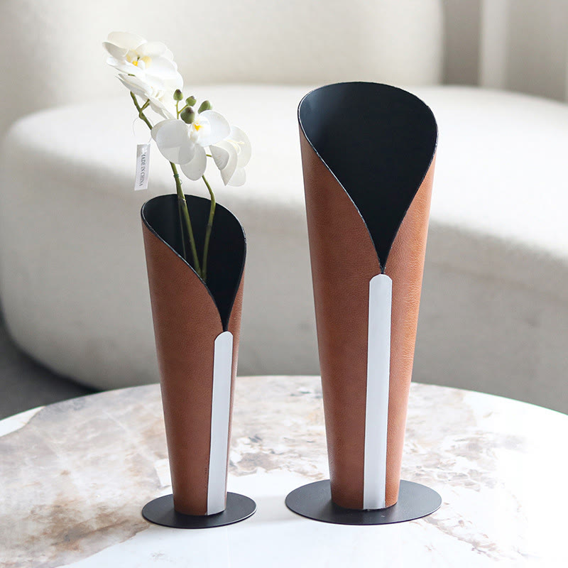 Luxuriöse Fackelvase aus Metall und Leder, dekoratives Ornament