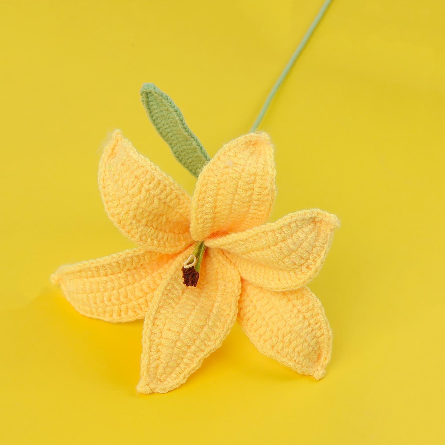 Handgemachtes gestricktes Häkel-Lilienzweig-Dekor