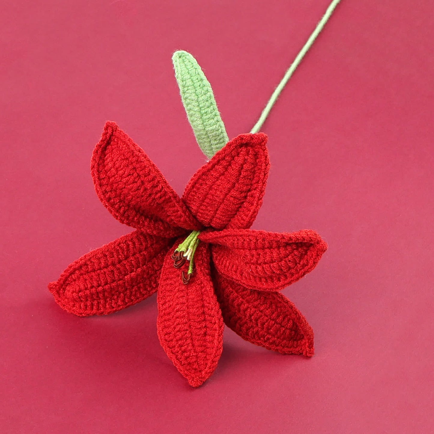 Handgemachtes gestricktes Häkel-Lilienzweig-Dekor
