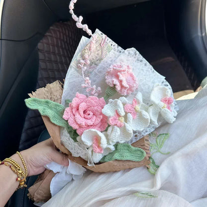 Handgemachter gestrickter gehäkelter Rosen-Sonnenblumenstrauß