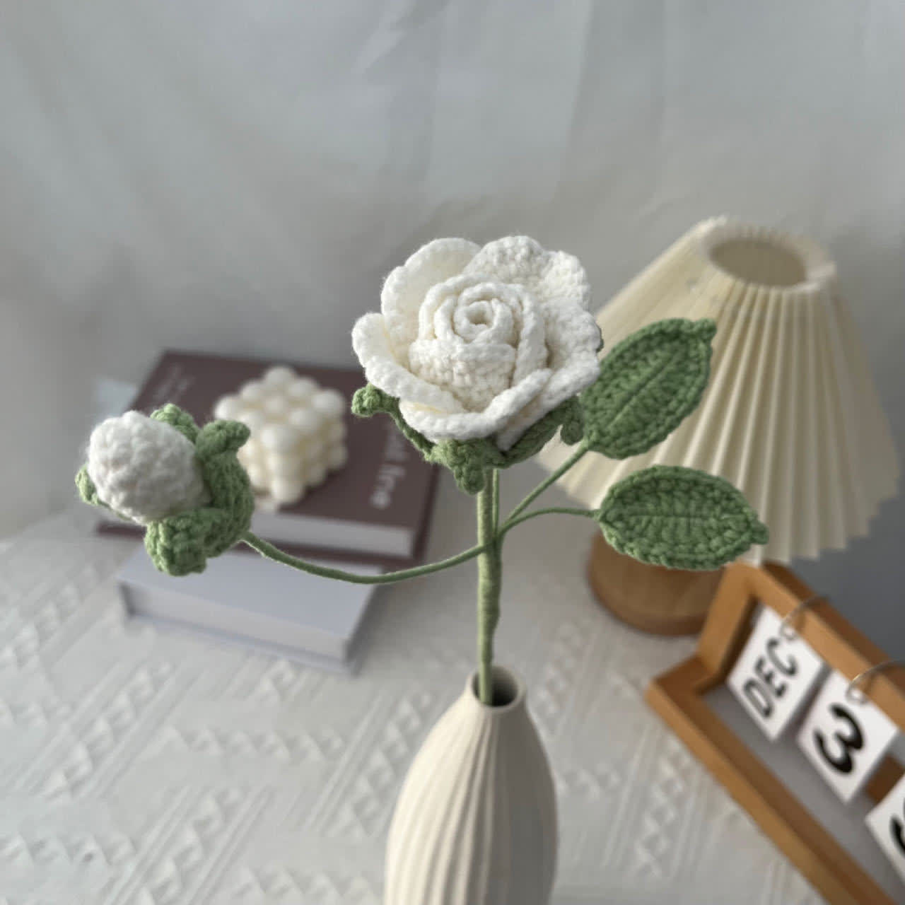 Handgemachte gestrickte gehäkelte künstliche Kamelie