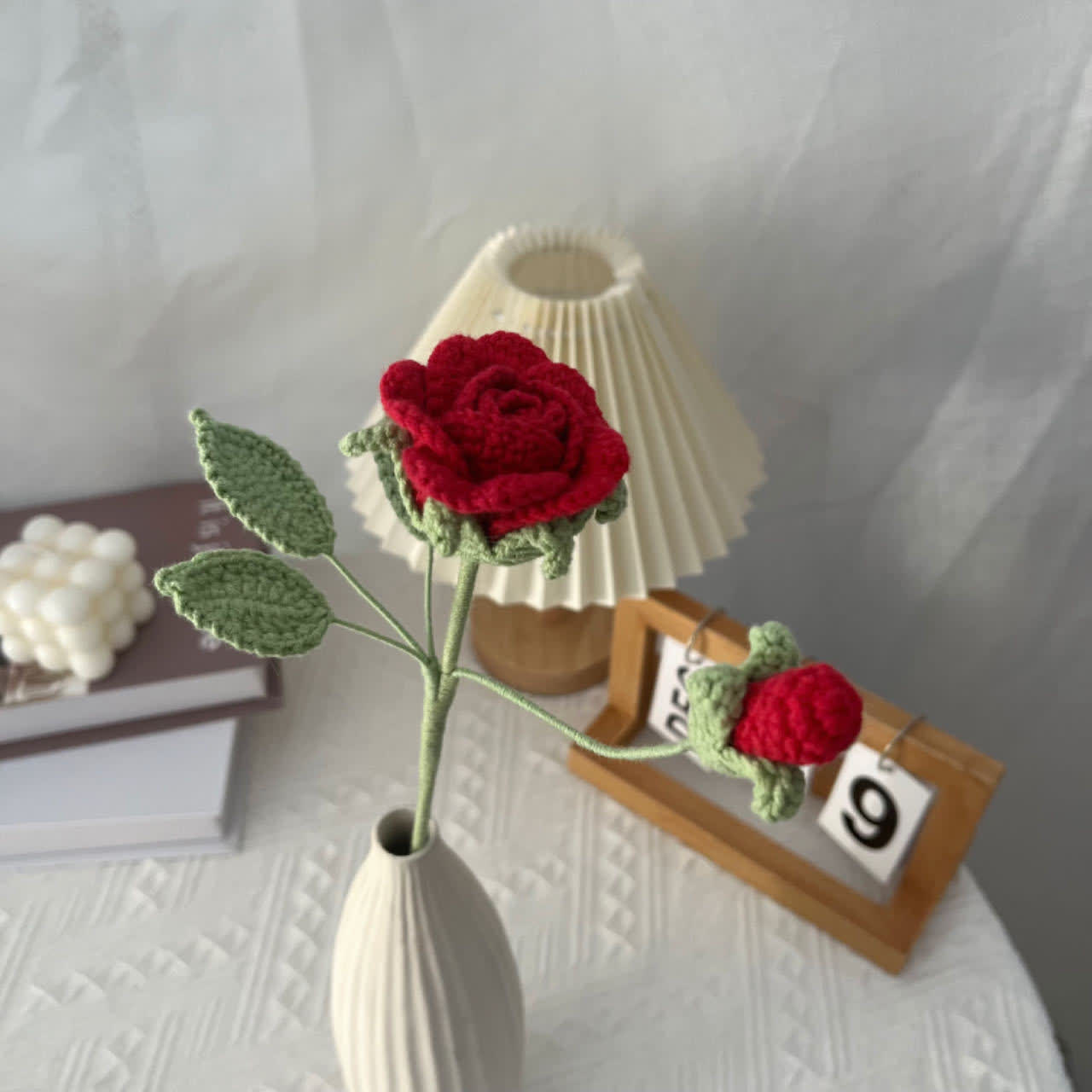 Handgemachte gestrickte gehäkelte künstliche Kamelie