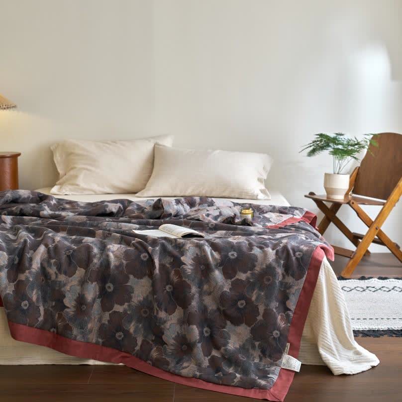 Weiche Steppdecke aus Baumwollgaze mit Jacquard-Blumenmuster im Retro-Stil