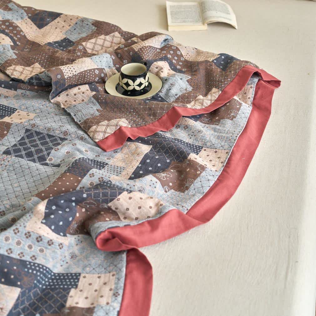 Leichte Steppdecke aus Baumwollgaze mit Patchwork-Muster
