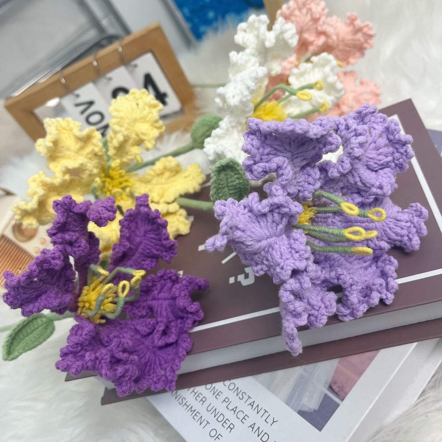 Handgemachter gestrickter Häkelstrauß aus ewiger Kreppmyrte