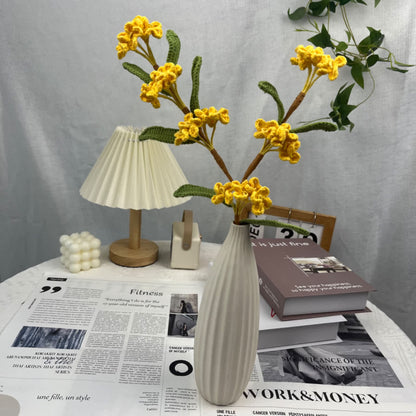 Handgefertigter gestrickter und gehäkelter Osmanthus Fragrans-Bouquet