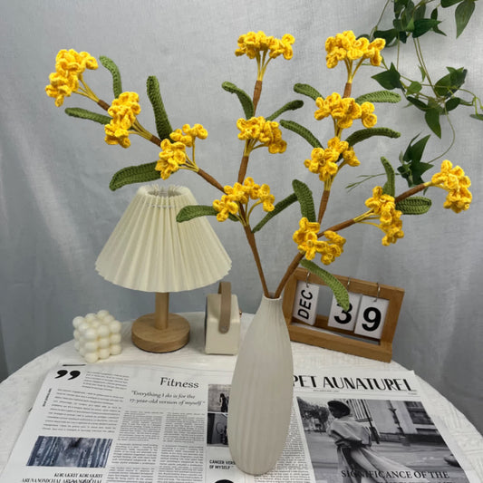 Handgefertigter gestrickter und gehäkelter Osmanthus Fragrans-Bouquet