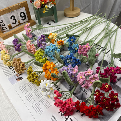 Handgemachter gestrickter Häkel-Vergissmeinnicht-Strauß