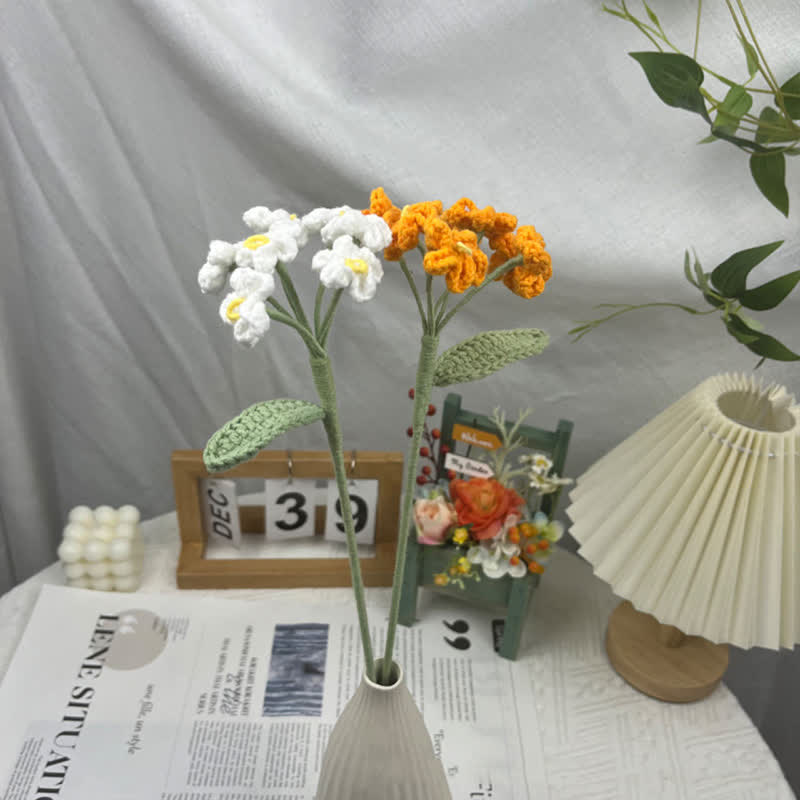 Handgemachter gestrickter Häkel-Vergissmeinnicht-Strauß