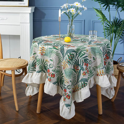 Runde Tischdecke mit Rüschen und grünem Pflanzendruck im Pastoralstil