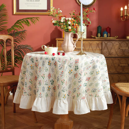 Runde Tischdecke mit Rüschen und grünem Pflanzendruck im Pastoralstil