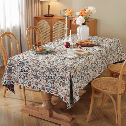Tischdecke mit Blumen und Vögeln im Bohème-Stil