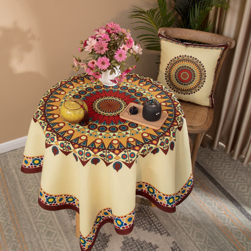 Tischdecke im Ethno-Stil mit geometrischem Muster