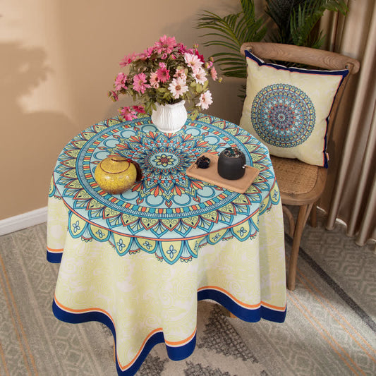 Tischdecke im Ethno-Stil mit geometrischem Muster